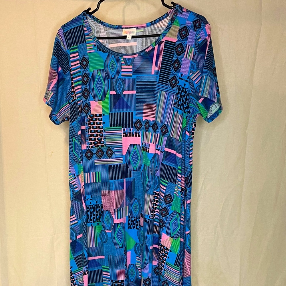 Lularoe 80’s print Carly!